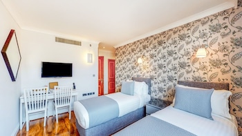 Superior Junior Twin Room