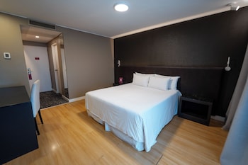 Standard Room, 1 Queen Bed