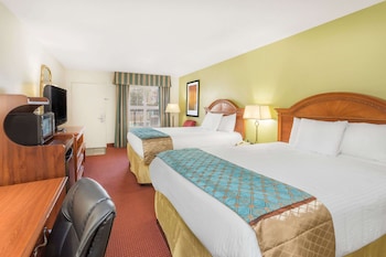 Deluxe Room, 2 Queen Beds, Non Smoking