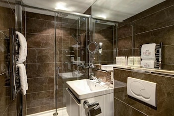 Single Room (with shower)