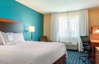 Room, 1 King Bed (Hearing Accessible)