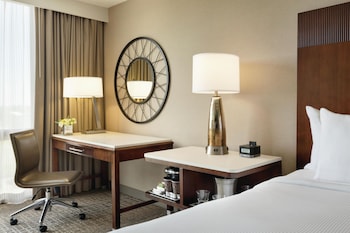 Deluxe Room, 1 King Bed, Accessible, Bathtub