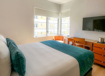 Room, 1 Queen Bed, Partial Ocean View