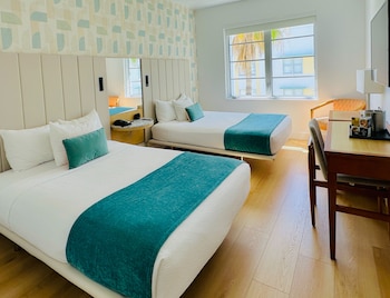 Room, 2 Double Beds, Partial Ocean View