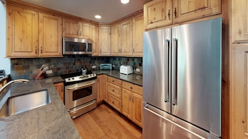 Condo, 2 Bedrooms (Gold, with Loft)