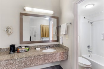 Deluxe Room, 2 Queen Beds, Non Smoking