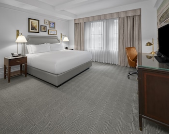 Classic Room, 1 King Bed, Accessible (Roll-In Shower)