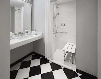 Classic Room, 1 Queen Bed, Accessible (Roll-In Shower)