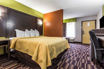 Suite, 1 Queen Bed with Sofa bed, Non Smoking