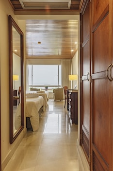 Room, 2 Double Beds (City or Courtyard View)