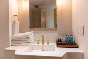 1 King Bed, 3 Single Beds, Superior Room, Family Room.