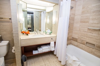 Executive Room, 1 King Bed with Sofa bed, Corner (Universal View)