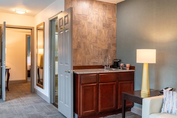 Suite, 1 King Bed, Non Smoking