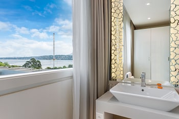 Executive Room, Lake View