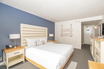 Room, 1 King Bed (Resort)