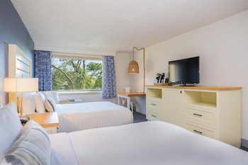 Deluxe Two Queen Beds