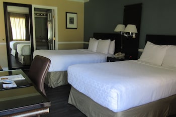 Room, 2 Queen Beds, Accessible, Non Smoking (Roll-In Shower)