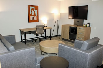Suite, 1 King Bed, Non Smoking