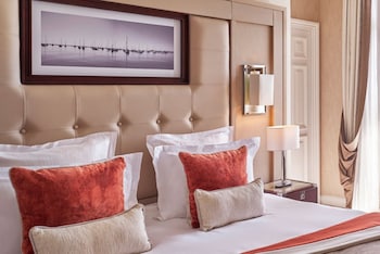 Deluxe Sea Room