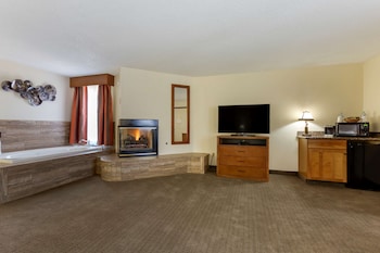 Suite, 1 King Bed, Non Smoking, Jetted Tub (2nd Floor)
