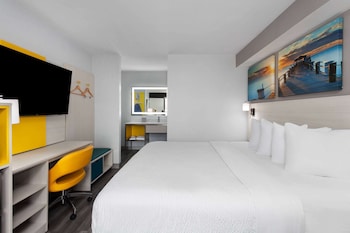 Room, 1 King Bed, Non Smoking