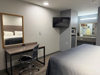 Room, 1 King Bed, Smoking