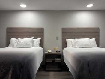 Room, 2 Queen Beds, Non Smoking