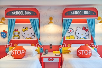 Hello Kitty Superior Twin-Harbor View