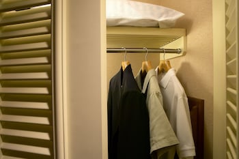Executive Room, 1 Queen Bed, City View