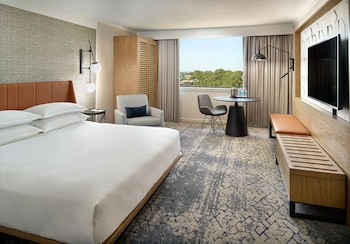 Traditional Room, 1 King Bed (Hearing Accessible)