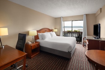 Deluxe Studio Suite, 1 King Bed, Non Smoking, Ocean View