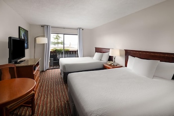 Deluxe Studio Suite, 2 Queen Beds, Non Smoking, Ocean View