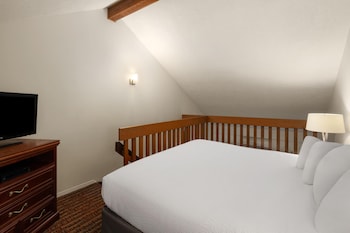 Premier Studio Suite, 1 King Bed, Ocean View