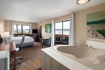 Superior Studio Suite, 1 King Bed, Non Smoking, Ocean View
