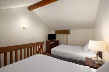 Studio Suite, 2 Queen Beds, Non Smoking, Ocean View