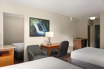 Suite, Multiple Beds, Non Smoking (Two-Bedroom)