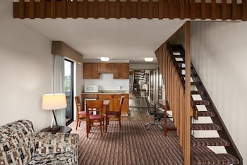 Premier Studio Suite, 1 King Bed, Ocean View