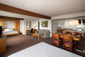 Premier Studio Suite, 2 Queen Beds, Non Smoking, Ocean View