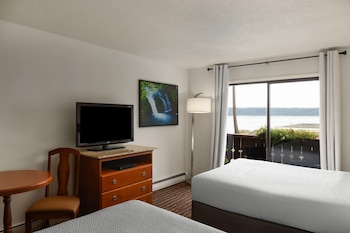 Deluxe Studio Suite, 2 Queen Beds, Non Smoking, Ocean View