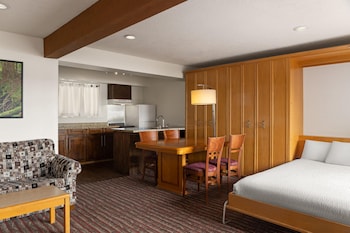 Premier Studio Suite, 2 Queen Beds, Non Smoking, Ocean View