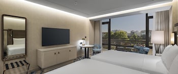 Two Double Beds Executive Room - City View