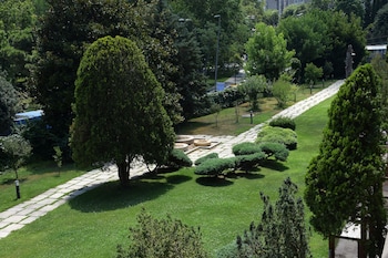 King Deluxe Room - Garden View