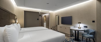 Two Double Beds Executive Room - City View