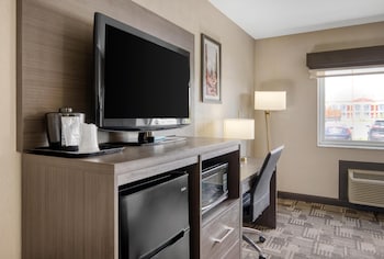 Standard Room, 1 King Bed, Accessible, Bathtub