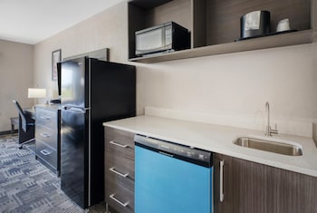 Standard Room, 2 Queen Beds, Non Smoking, Kitchenette