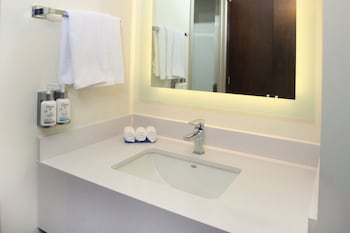 Standard Room, 1 King Bed, Ground Floor