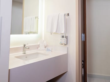 Standard Room, 1 King Bed, Accessible