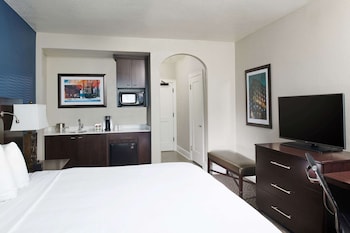 Deluxe Room, 1 King Bed (Wetbar)