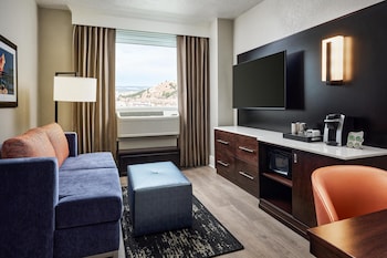 Suite, 1 King Bed (with Sofa)
