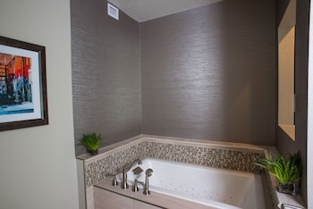 Junior Suite, 1 King Bed, Jetted Tub (Bridal Suite)